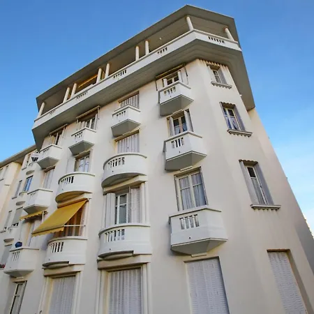 N.1 Flat Beausoleil. Ric'keys Daire Beausoleil